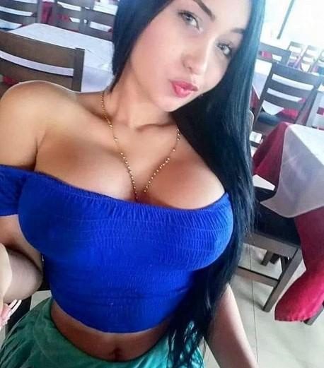 (_SOY UNA CHICA EXHIBICIONISTA SUPERCACHONDA,_) EN BERLANGA