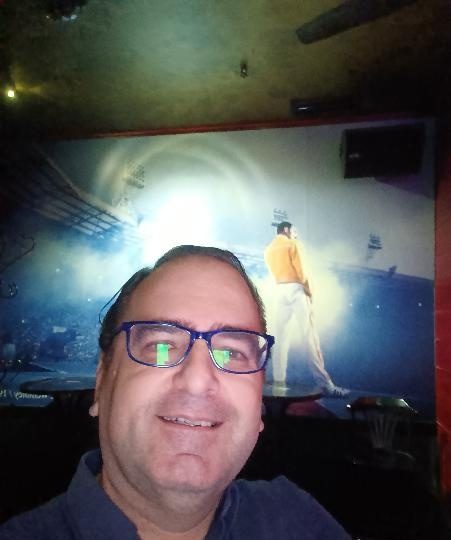 ALGUNA MUJER QUIERE VENIR CONMIGO AL KARAOKE? EN CÓRDOBA