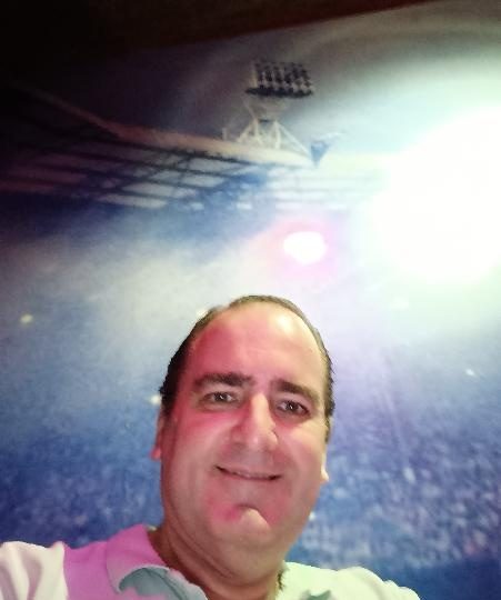 ALGUNA MUJER VIENE CONMIGO AL BOURBON KARAOKE EN CÓRDOBA