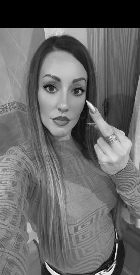 AMA DOMINANTE JOVEN Y CRUEL BUSCA UN PERRO SUMISO FINANCIERO!! EN ESPAÑA