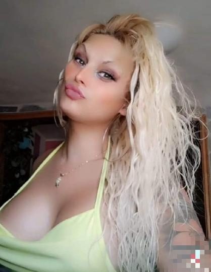 AMA LADY VICTORIA CATALANA ESPAÑOLA EN BARCELONA