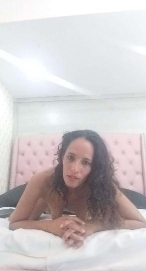 AMOROSA AMIGABLE Y MUY AMANTE EN ESPAÑA