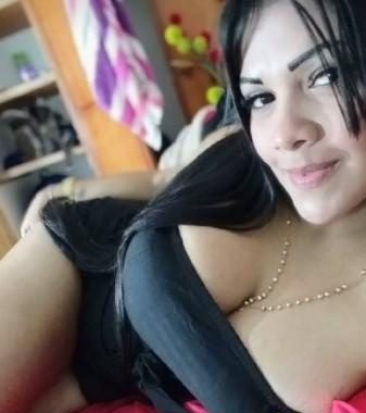 AQUI ESTOY YO CHICA VENEZOLANA PURO MORBO EN BERRUECES