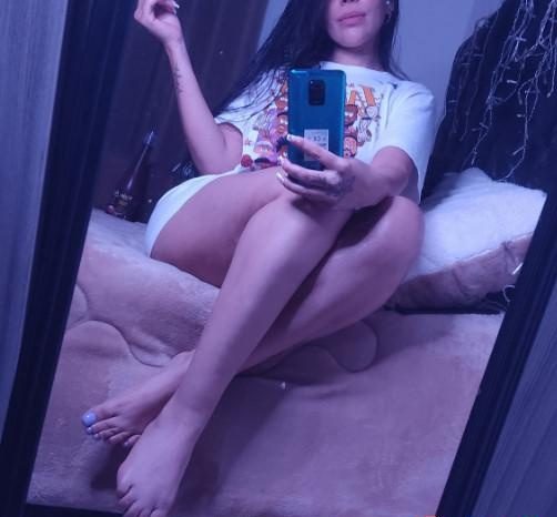 BUSCAS CONVERSACIONES CALIENTES GUARRAS CON UNA TÍA DE VERDAD?? EN ABANTO