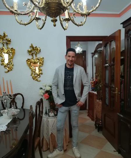 BUSCO CHICA NO PROFESIONAL EN MÁLAGA