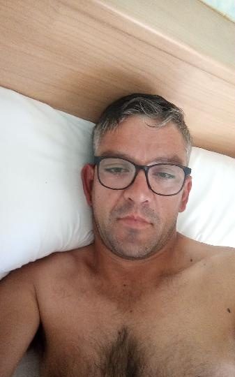 BUSCO CHICO FEMENINO O O CHICAS TRANSEXUAL PARA HACER AMISTAD TOMANDO ALGO POR SANTANDER HOY EN SANTANDER