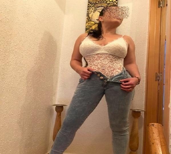 BUSCO MACHO QUE ME DE POLLA TODO EL DIA SERE TU PUTA EN VALENCIA