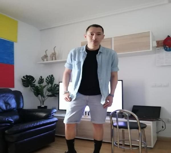 BUSCO TIO SOLVENTE CHICO LATINO DELGADO 19 CM GUAPO EN VILLAMEDIANA DE IREGUA