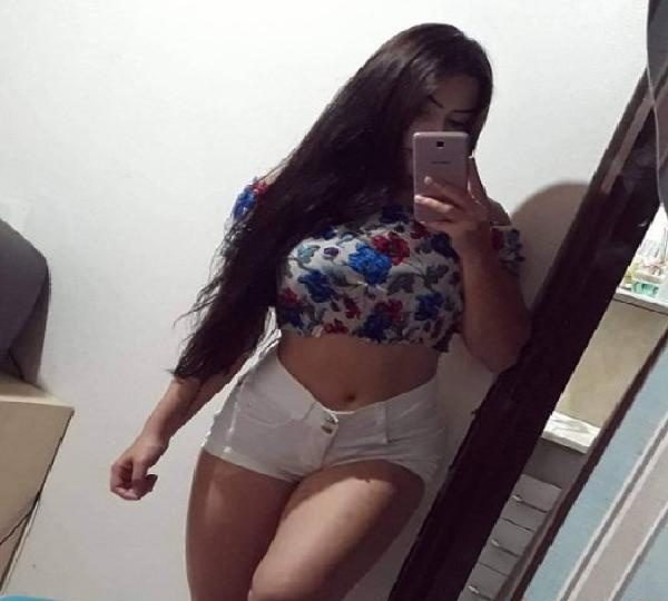 CHICA ARDIENTE CON GANAS DE SEXO EN CÓRDOBA