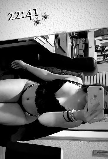 CHICA JOVEN HACE PAJAS POR 40 € EN MADRID