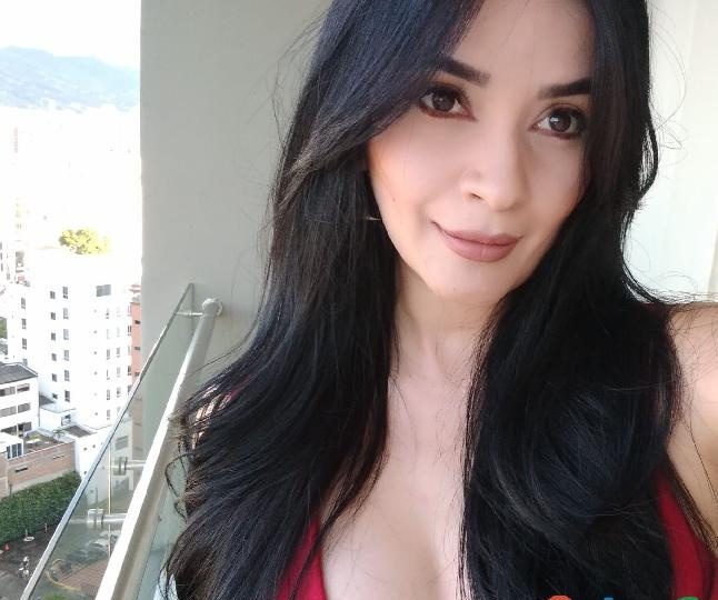 CHICA NINFOMANA COME POLLAS EN XÀBIA