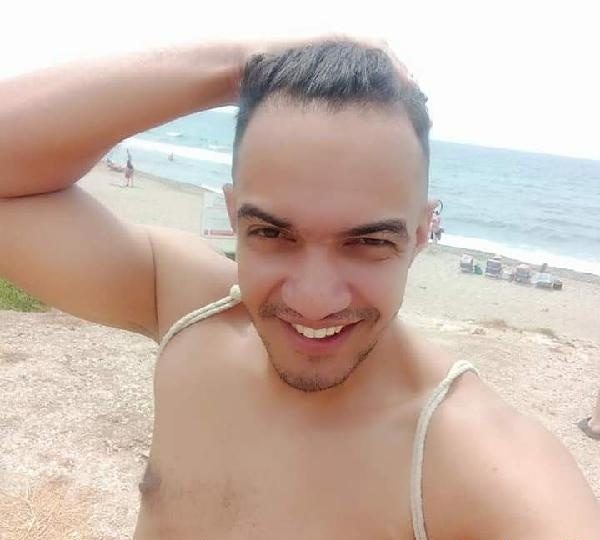 CHICO ATRACTIVO EN GRANADA