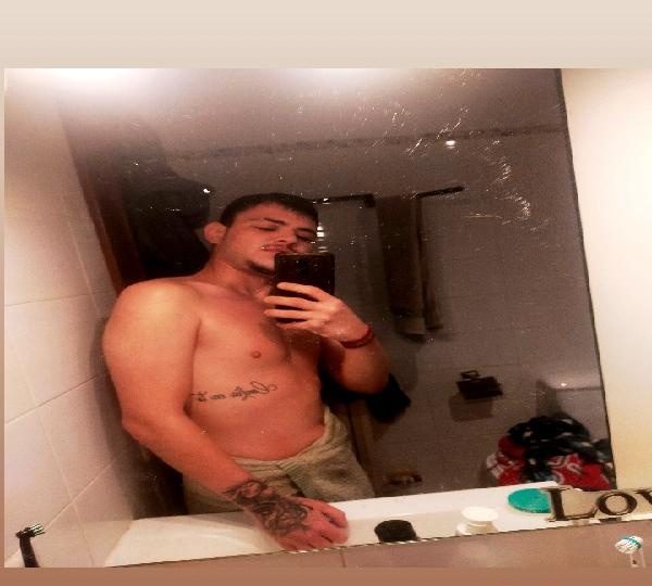 CHICO ATREVIDO Y COMPLACIENTE EN ZARAGOZA