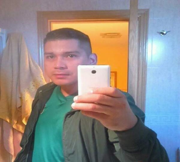 CHICO BUSCA AYUDA ECONÓMICA EN SEVILLA