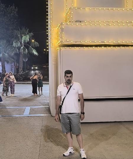 CHICO BUSCA CHICA EN GRANADA