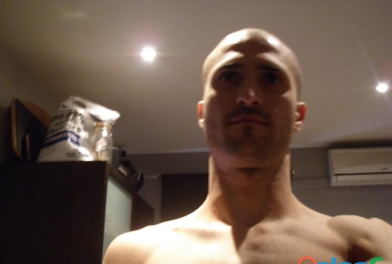 CHICO BUSCA CHICA EN VALENCIA