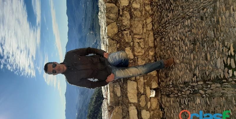 CHICO BUSCA CHICAS EN ALCARAZ