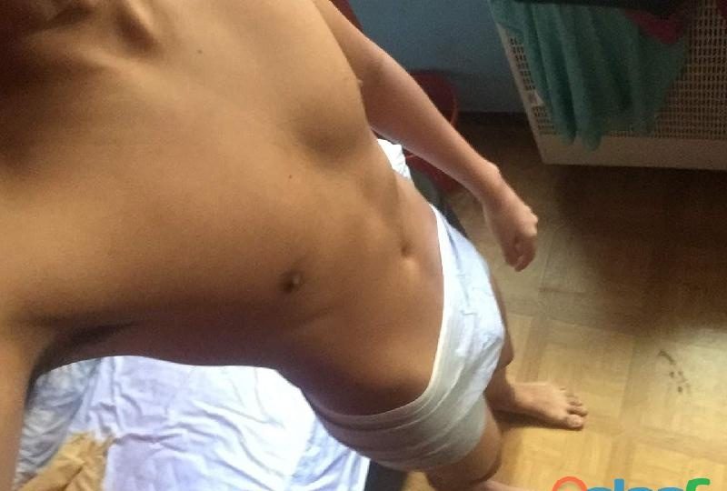 CHICO BUSCA MUJER O PAREJA EN BARCELONA