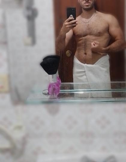 CHICO BUSCO PAREJA PARA TRIO EN SAN SEBASTIÁN