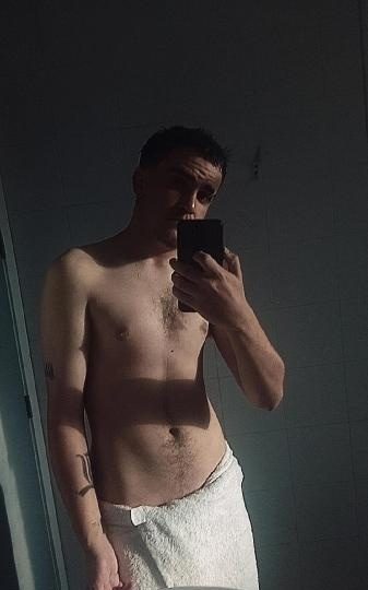 CHICO DE 20 BUSCA FOLLAAMIGA, NADA DE COBRAR NI PAGAR SIMPLE DIVERSION EN SEVILLA CAPITAL EN SEVILLA