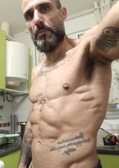 CHICO DE COMPAÑIA EN BORMUJOS