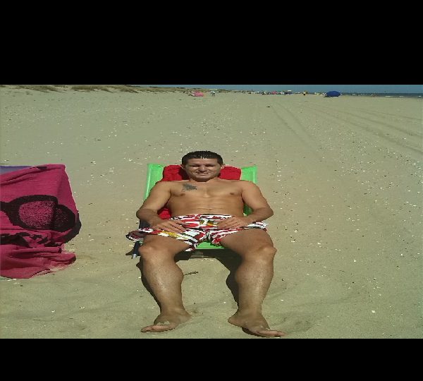 CHICO DE COMPAÑIA EN HUELVA