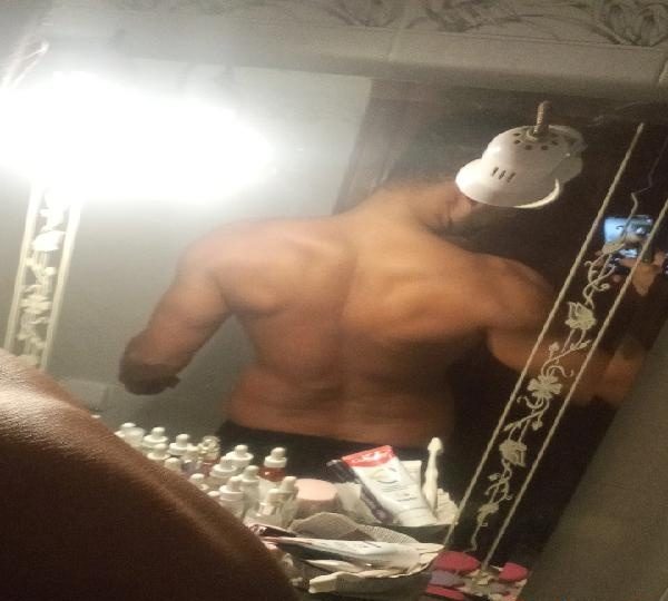 CHICO DE COMPAÑIA JOVEN EN SAN SEBASTIÁN