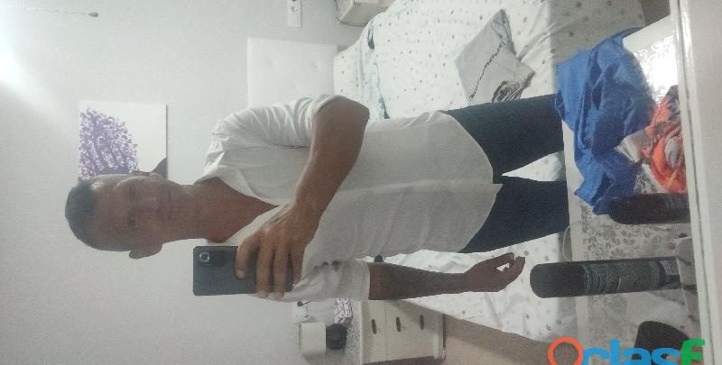 CHICO DE SEVILLA BUSCA CHICA O PAREJA PARA QUEDAR AHORA EN ALCALÁ DEL RÍO