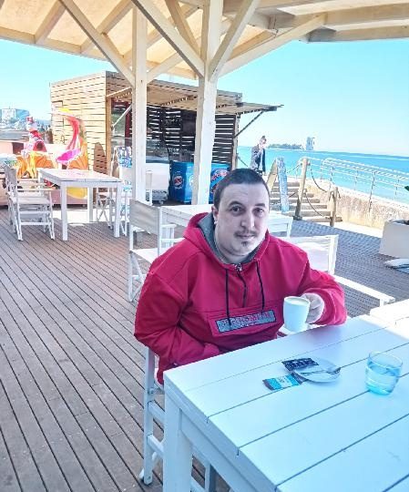 CHICO DE VIGO BUSCA CHICA DE VIGO EN VIGO