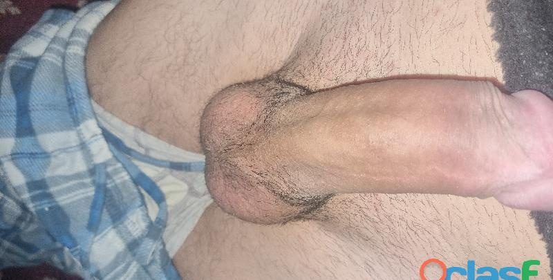 CHICO HETERO SOLO EN CASA EN MADRID