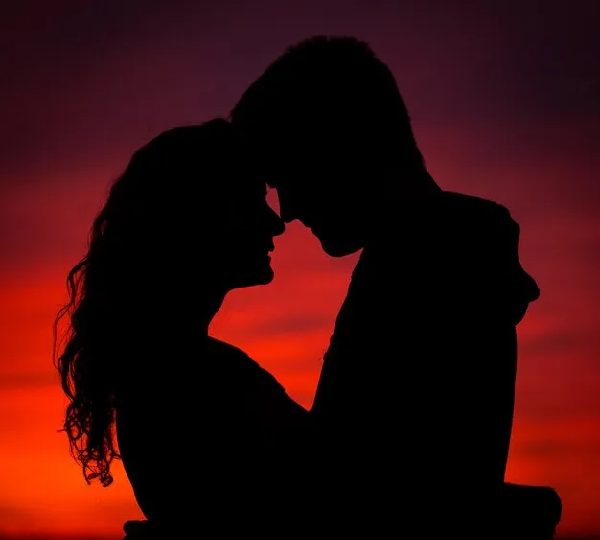 CHICO JOVEN BUSCA CORNUDOS EN SANTIAGO DE COMPOSTELA