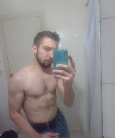 CHICO JOVEN BUSCA MUJER PARA SPANKING EN ANDORRA EN ESPAÑA