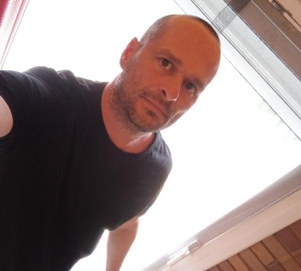 CHICO MALO BUSCA CHICA MALA PARA HACER COSAS MALAS. EN BARCELONA