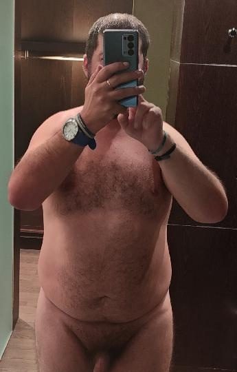 CHICO BI SE OFRECE A HOMBRES Y PAREJAS EN PIÉLAGOS