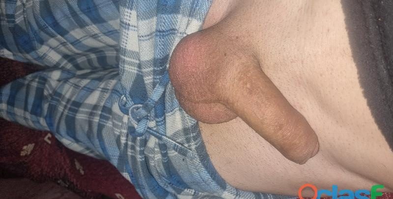 CHICO SOLO EN CASA EN MADRID