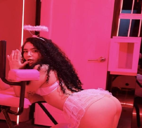 COLOMBIANA COMPLACIENTE EN SEVILLA