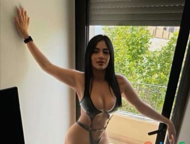 COMEME EL COÑITO, LO TENGO ROSADITO Y JUGOSO.