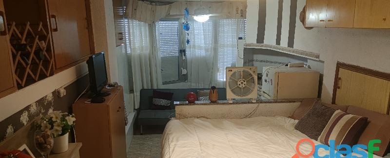 COMPARTO CON CHICA TRANQUILA EN SALOU