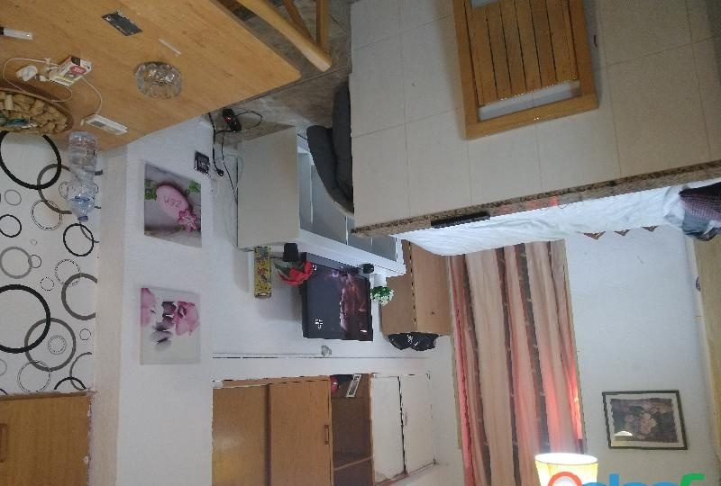 COMPARTO ESTUDIO CON MUJER EN BARCELONA