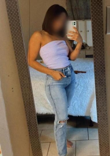 COÑO APRETADITO Y HUMEDO EN VALENCIA