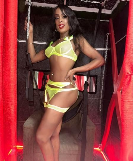 DOMINANTE CHICA TRANS VERGONA MORENA CALIENTE EN VALENCIA