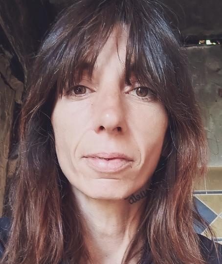 ESPAÑOLA NECESITA TU AYUDA EN QUINTO