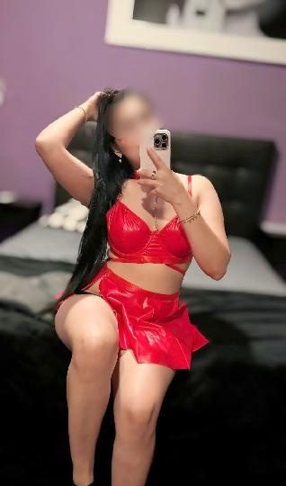 ESPERÁNDOTE CARIÑOSA, ARDIENTE, COMPLACIENTE, MASAJE