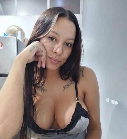 ESTOY SOLA Y BASTANTE ABURRIDA FOLLAMOS ? ? ? EN ASPE