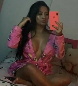 */*/*/ESTOY SOLITA, EN CASA Y MUY CALENTITA/*/*/* EN CASTRO DE REI