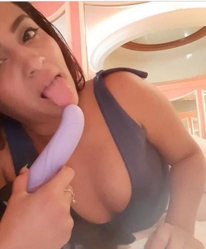 ESTOY TODO EL DÍA EXCITADA CON MI JUGUETES EN A BAÑA