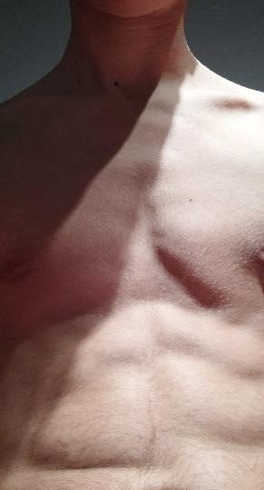 ESTUDIANTE CACHONDO CON BUENA POLLA EN GIRONA