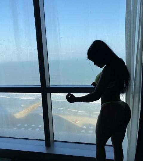 EXPETACULAR COLOMBIANA EN PEDREGUER EN PEDREGUER