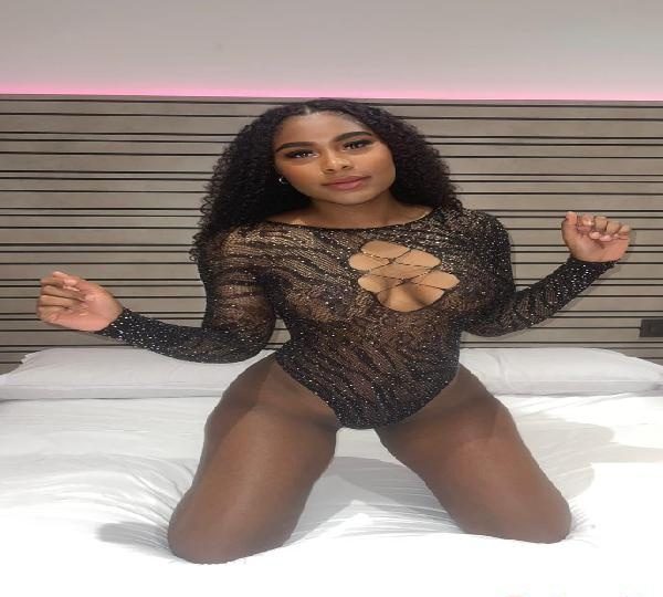 EXQUISITA MULATA DE PASO POR LA ZONA//PACK DE HORAS