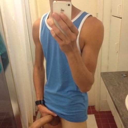 FRAN CHAVAL ESPAÑOL EN SEVILLA. ATIENDO SOLO. ME MOLA TODO. BISEXUAL VIDA DE HETERO DOTADO EN SEVILLA